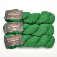 Cascade Yarns "Cascade 220 Fingering" - Peruvian Highland Wool, Fingering Weight, 273 yards - Green