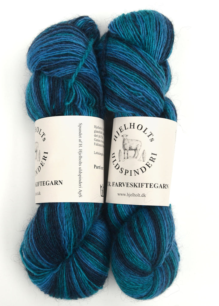 Hjelholts Uldspinderi "1trådet Farveskiftegarn" Yarn skeins