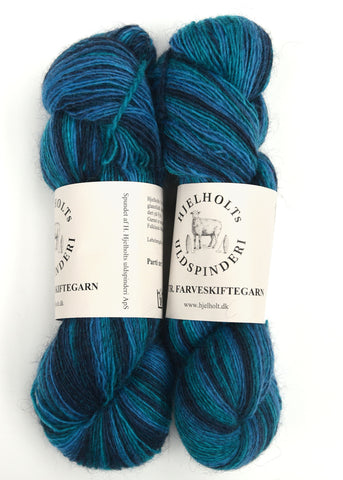 Hjelholts Uldspinderi "1-trådet Farveskiftegarn" Yarn - Wool, Fingering Weight, 437 yards - Blue